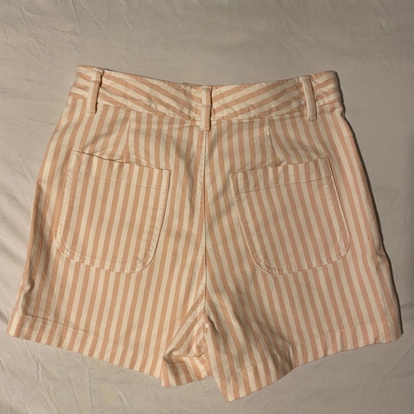 Gap women’s high waisted shorts - Picture 2 of 3